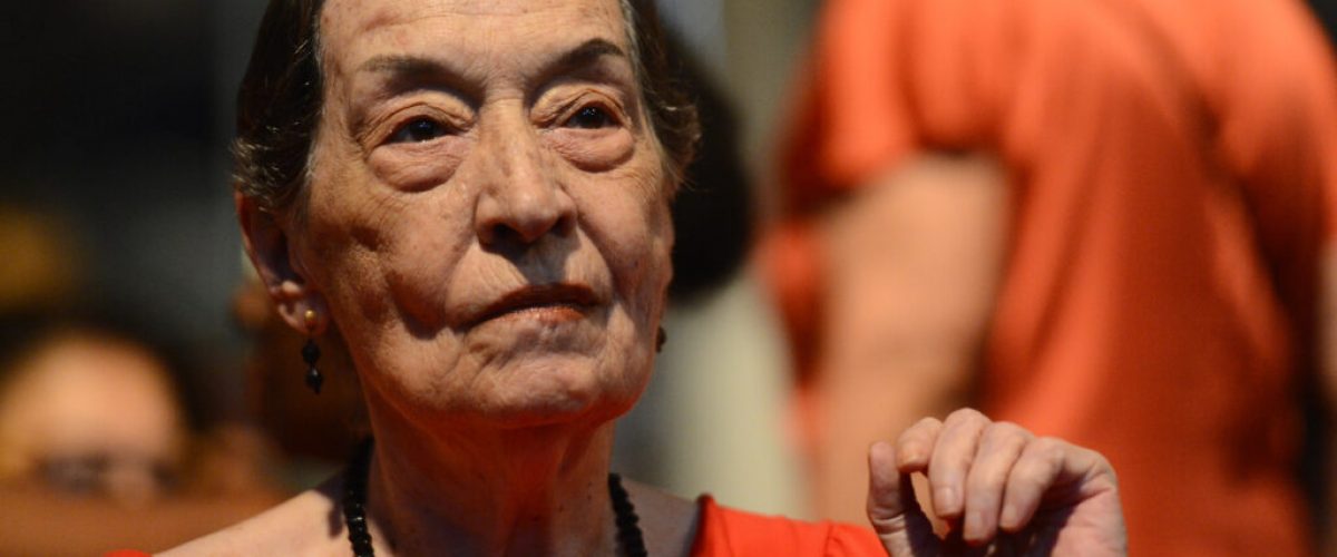 Rio de Janeiro - A economista Maria da Conceição Tavares esteve com lideranças femininas de movimentos sociais e sindicais defendo o governo da presidenta Dilma Rousseff, em ato (Fernando Frazão/Agência Brasil)
